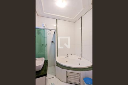 Casa à venda com 330m², 4 quartos e 4 vagasBanheiro da suíte 1 