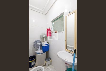 Casa à venda com 330m², 4 quartos e 4 vagasBanheiro de serviço 