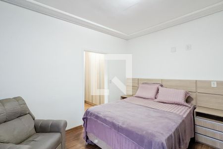 Casa à venda com 330m², 4 quartos e 4 vagasQuarto da suíte 2 