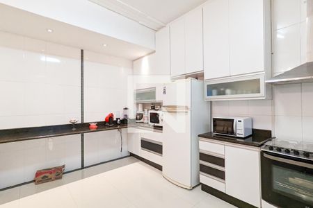 Casa à venda com 330m², 4 quartos e 4 vagasCozinha