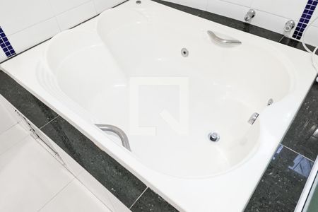 Casa à venda com 330m², 4 quartos e 4 vagasBanheiro da suíte 2 