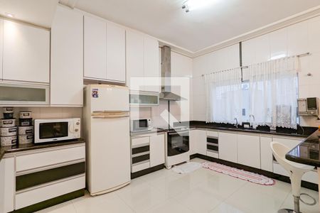 Casa à venda com 330m², 4 quartos e 4 vagasCozinha 