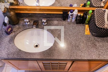 Apartamento à venda com 132m², 4 quartos e 2 vagas Apartamento à venda com 132m², 4 quartos e 2 vagasBanheiro da Suíte