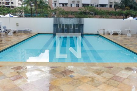 Apartamento à venda com 132m², 4 quartos e 2 vagas Apartamento à venda com 132m², 4 quartos e 2 vagasÁrea comum - Piscina