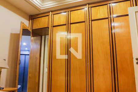 Apartamento à venda com 132m², 4 quartos e 2 vagas Apartamento à venda com 132m², 4 quartos e 2 vagasSuíte