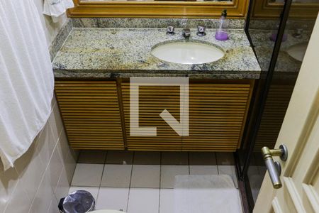 Apartamento à venda com 132m², 4 quartos e 2 vagas Apartamento à venda com 132m², 4 quartos e 2 vagasBanheiro