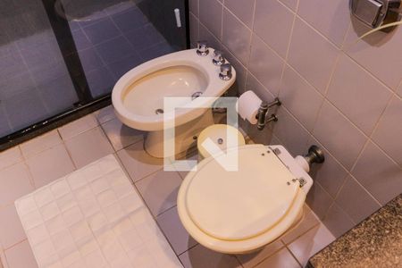 Apartamento à venda com 132m², 4 quartos e 2 vagas Apartamento à venda com 132m², 4 quartos e 2 vagasBanheiro da Suíte
