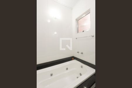 Casa à venda com 265m², 4 quartos e 3 vagas Casa à venda com 265m², 4 quartos e 3 vagasBanheiro suite