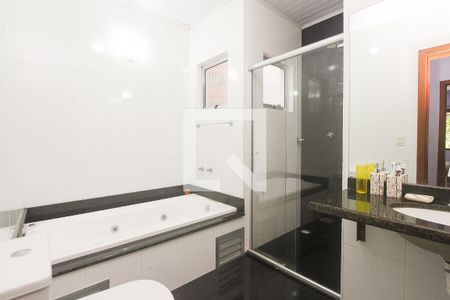 Casa à venda com 265m², 4 quartos e 3 vagas Casa à venda com 265m², 4 quartos e 3 vagasBanheiro suite