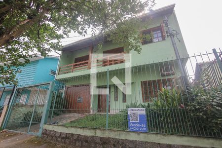 Casa à venda com 265m², 4 quartos e 3 vagas Casa à venda com 265m², 4 quartos e 3 vagasFachada