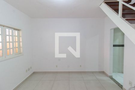 Sala de casa de condomínio para alugar com 2 quartos, 55m² em Vila São Jorge, Nova Iguaçu