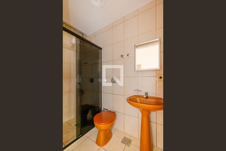 Banheiro de apartamento à venda com 1 quarto, 43m² em Camaquã, Porto Alegre