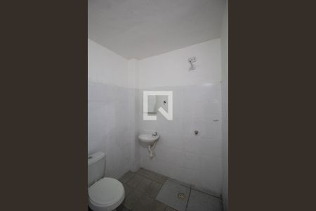 Banheiro de casa para alugar com 1 quarto, 27m² em Parque Guarani, São Paulo
