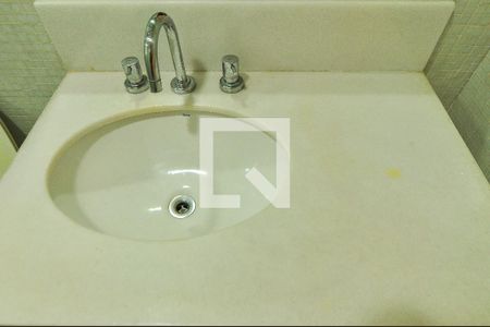 Apartamento para alugar com 135m², 2 quartos e 1 vaga Apartamento para alugar com 135m², 2 quartos e 1 vagaBanheiro Corredor