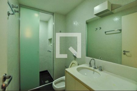 Apartamento para alugar com 135m², 2 quartos e 1 vaga Apartamento para alugar com 135m², 2 quartos e 1 vagaBanheiro Corredor
