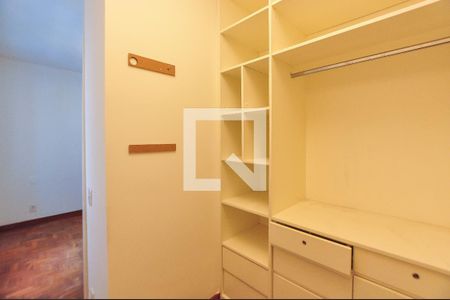 Apartamento para alugar com 135m², 2 quartos e 1 vaga Apartamento para alugar com 135m², 2 quartos e 1 vagaCloset da suíte
