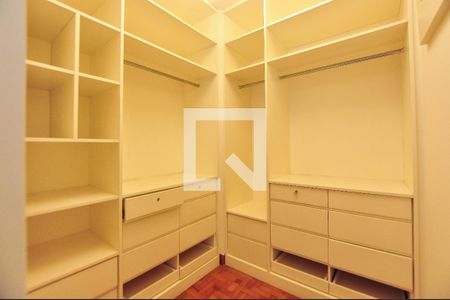 Apartamento para alugar com 135m², 2 quartos e 1 vaga Apartamento para alugar com 135m², 2 quartos e 1 vagaCloset da suíte