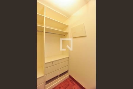 Apartamento para alugar com 135m², 2 quartos e 1 vaga Apartamento para alugar com 135m², 2 quartos e 1 vagaCloset da suíte