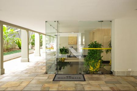 Apartamento para alugar com 135m², 2 quartos e 1 vaga Apartamento para alugar com 135m², 2 quartos e 1 vagaHall de entrada