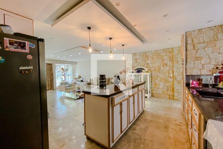 Casa de condomínio à venda com 320m², 4 quartos e 8 vagasCozinha