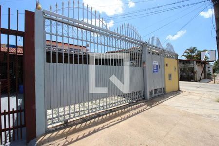 Casa à venda com 100m², 4 quartos e 4 vagasFachada
