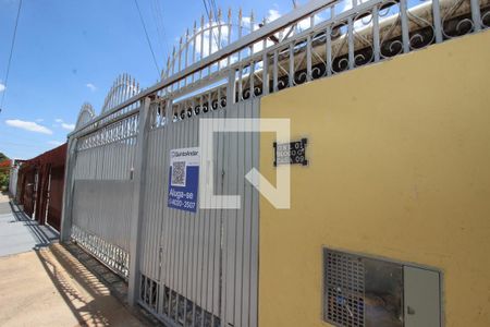 Casa à venda com 100m², 4 quartos e 4 vagasFachada