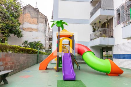 Apartamento à venda com 140m², 2 quartos e 1 vaga Apartamento à venda com 140m², 2 quartos e 1 vagaÁrea comum - Playground