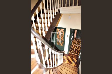 Casa para alugar com 385m², 4 quartos e 3 vagasEscada