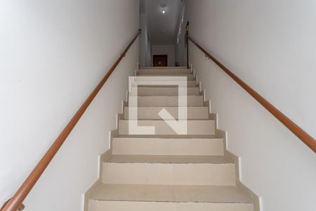 Escada de casa de condomínio para alugar com 1 quarto, 27m² em Centro, Diadema