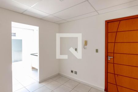 Sala de kitnet/studio para alugar com 1 quarto, 35m² em Minas Brasil, Belo Horizonte