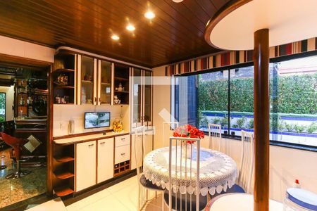 Casa à venda com 357m², 4 quartos e 6 vagasCozinha