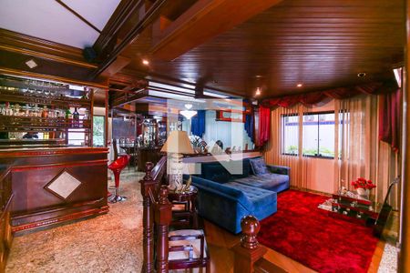 Casa à venda com 357m², 4 quartos e 6 vagasSala