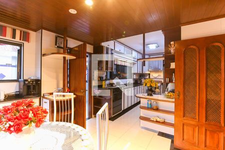 Casa à venda com 357m², 4 quartos e 6 vagasCozinha