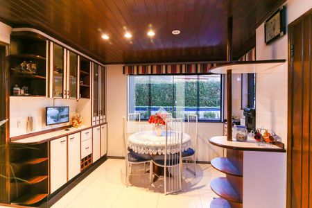 Casa à venda com 357m², 4 quartos e 6 vagasCozinha