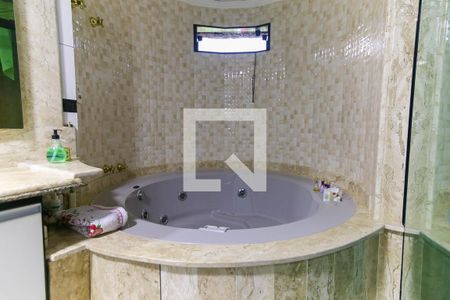 Casa à venda com 357m², 4 quartos e 6 vagasBanheiro da Suíte 1