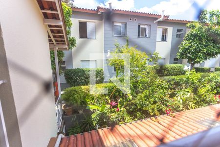 Vista sala de estar de casa de condomínio para alugar com 3 quartos, 78m² em Taboão, São Bernardo do Campo