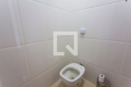 Casa para alugar com 200m², 4 quartos e 3 vagasBanheiro da Edícula