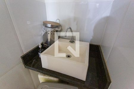 Casa para alugar com 200m², 4 quartos e 3 vagasBanheiro da Edícula