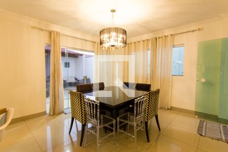Sala 1 de casa para alugar com 4 quartos, 200m² em Jardim Europa, Uberlândia