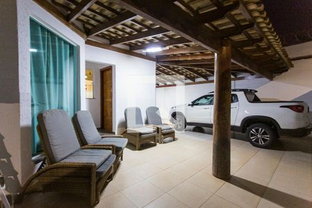 Casa para alugar com 200m², 4 quartos e 3 vagasFachada