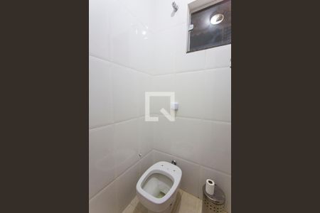 Casa para alugar com 200m², 4 quartos e 3 vagasBanheiro da Edícula