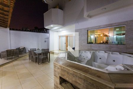 Casa para alugar com 200m², 4 quartos e 3 vagasQuintal