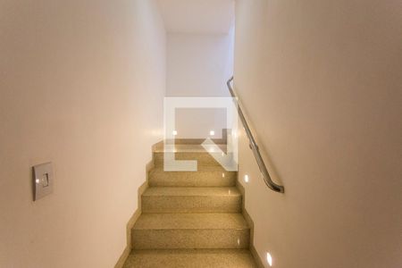 Casa para alugar com 200m², 4 quartos e 3 vagasEscada para 2o Andar