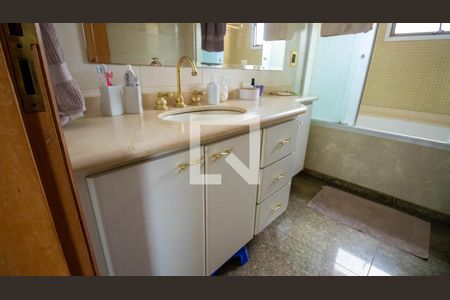 Apartamento à venda com 142m², 3 quartos e 3 vagasBanheiro da Suíte