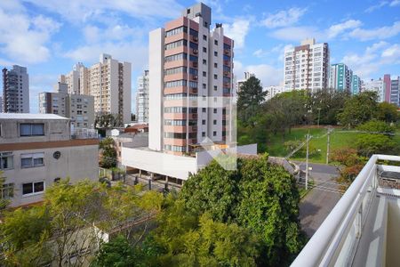 Sala - Vista de apartamento à venda com 1 quarto, 46m² em Passo da Areia, Porto Alegre