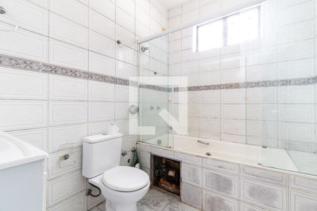 Casa à venda com 300m², 3 quartos e 4 vagasBanheiro da Suíte 1