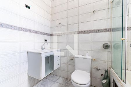 Casa à venda com 300m², 3 quartos e 4 vagasBanheiro da Suíte 1