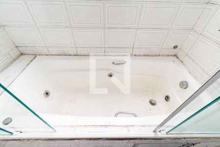 Casa à venda com 300m², 3 quartos e 4 vagasBanheiro da Suíte 2