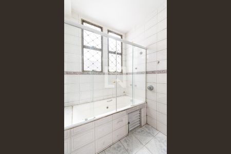 Casa à venda com 300m², 3 quartos e 4 vagasBanheiro da Suíte 2