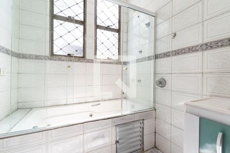 Casa à venda com 300m², 3 quartos e 4 vagasBanheiro da Suíte 2